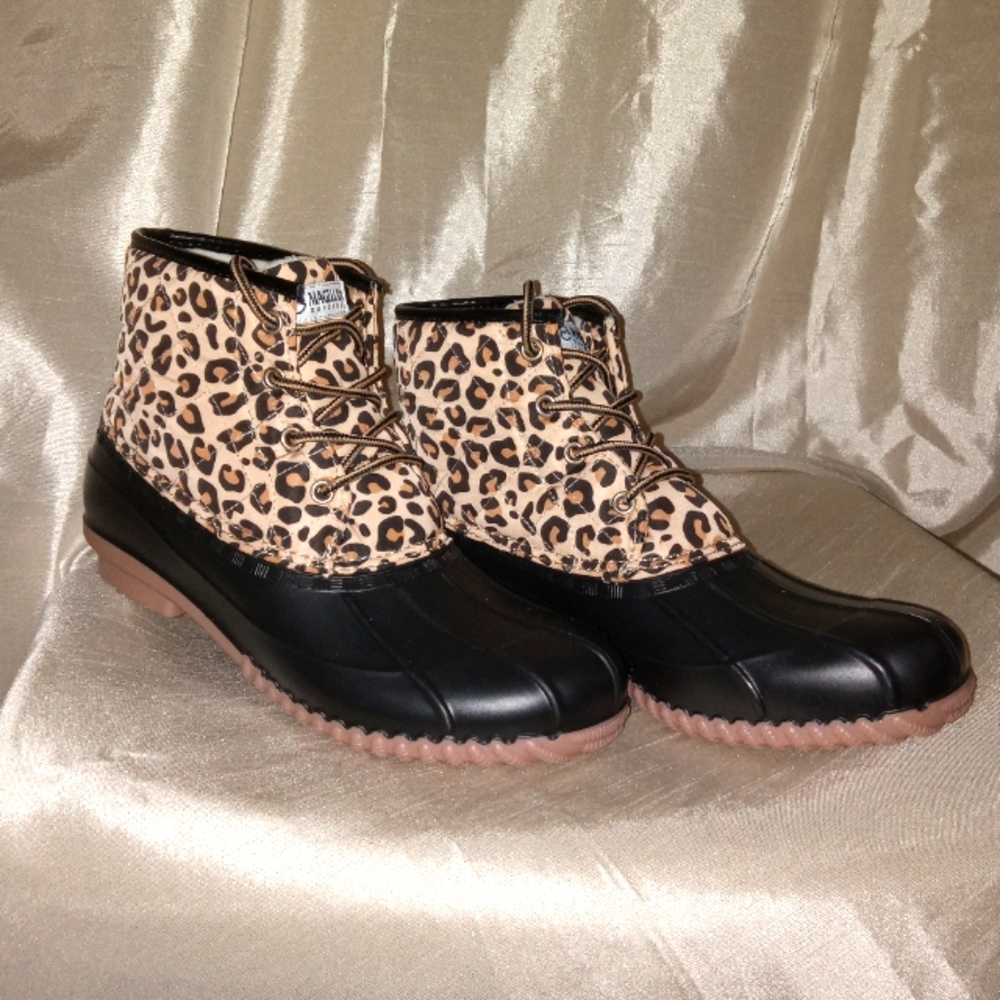 Magellan insulated leopard print/black duck/rain boots. Like new, worn t…